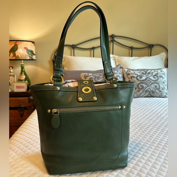 Coach Lily Legacy Turnlock Tote in Green No. D0920-F13757 - Picture 2 of 15